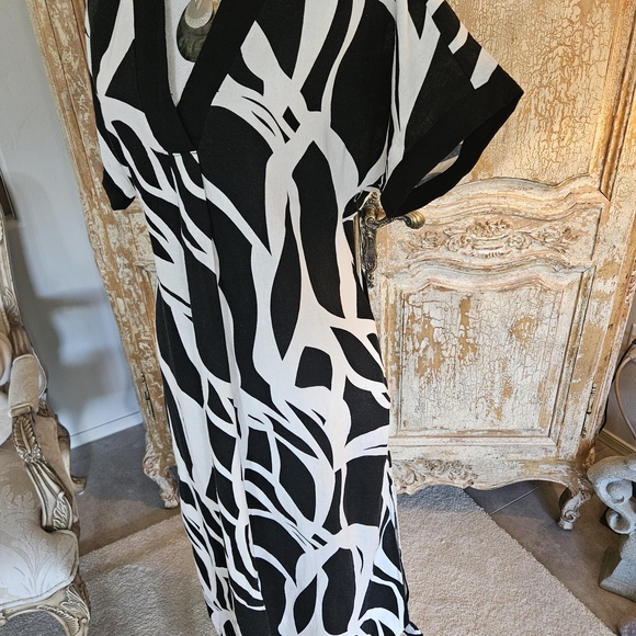 Rachel Zoe Black and White Abstract Midi Dress - Picture 3 of 11